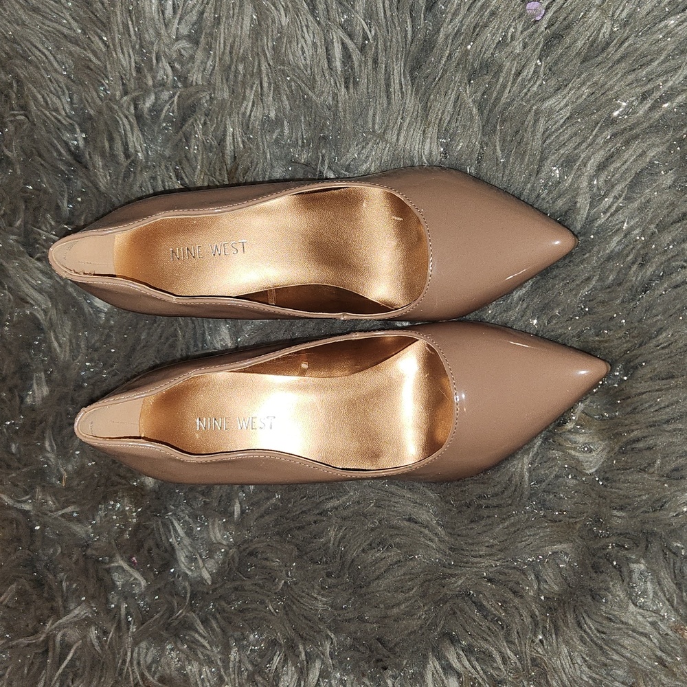 Nine West nude pumps